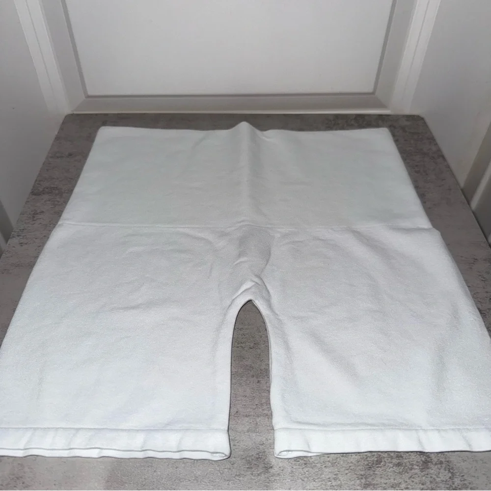 Seamless Apparel One Size - White - Picture 2 of 5